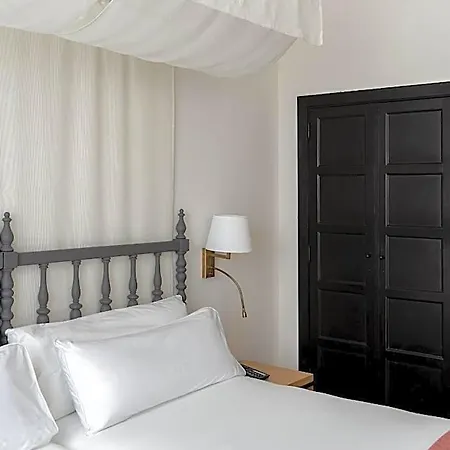 Hotel De 4*